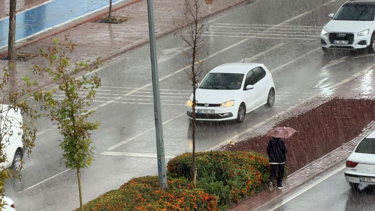 Konya’da sağanak yeniden bastırdı! AKOM 2 gün için daha uyarı yaptı 3